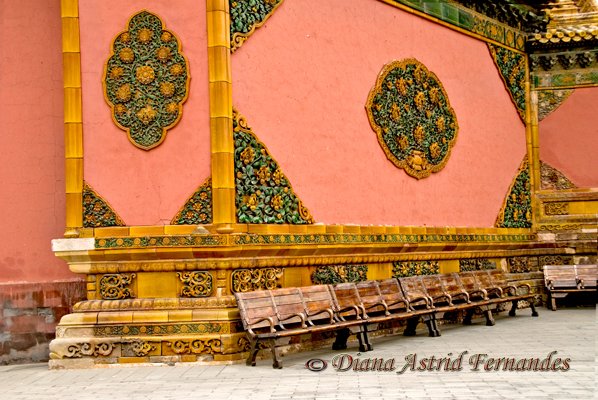 China-Decorative-wall-with-benches-Forbidden-City